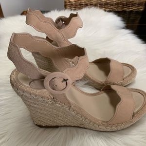 Marc fisher Scalloped wedge